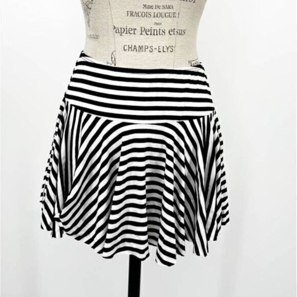 EMMA & SAM NWT LF Black & White Striped Mini Skirt SMALL